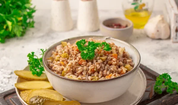 Фото блюда: Гречка с солеными огурцами