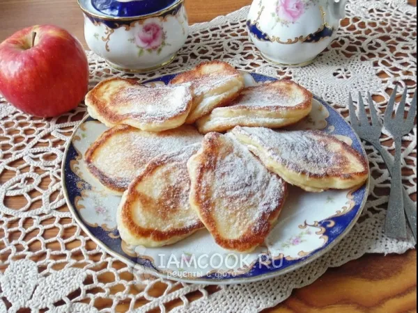 Фото блюда: Оладьи на дрожжах с яблоками