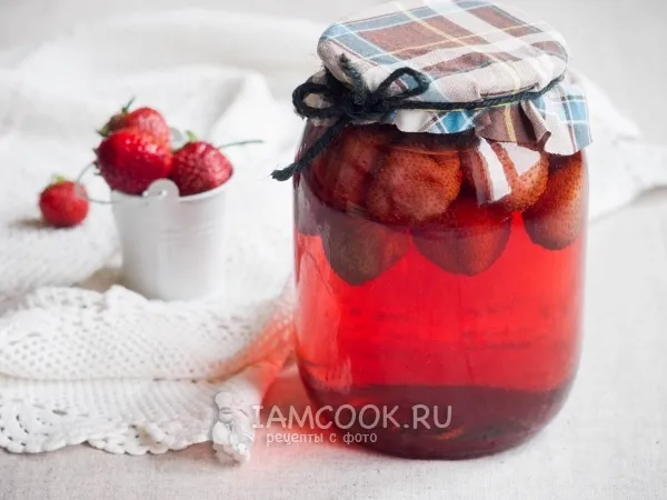 Фото готового блюда: Клубничный компот на зиму в литровых банках
