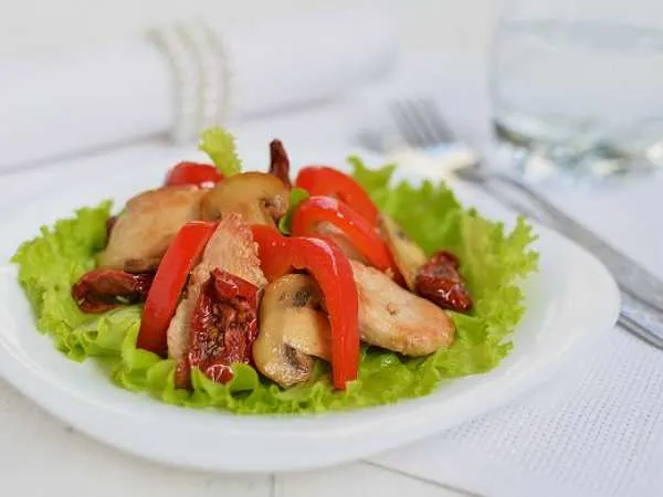 Фото блюда: Салат «Элегант», с курицей и грибами