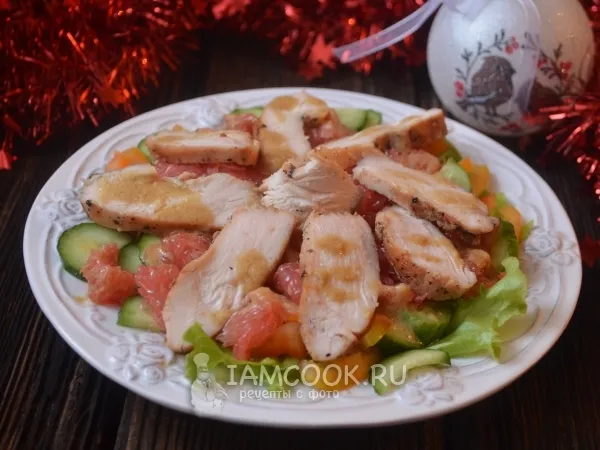 Фото готового блюда: Салат с курицей и грейпфрутом