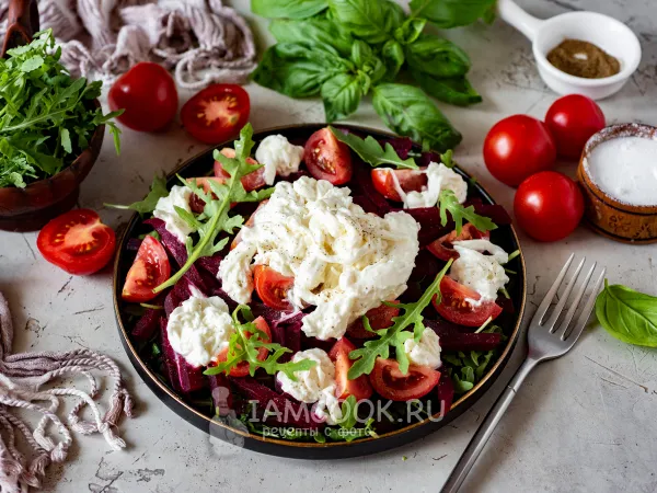 Фото блюда: Салат со свеклой и страчателлой