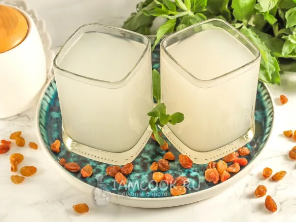 Фото блюда: Квас из березового сока с изюмом