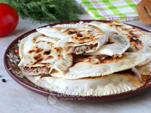 Фото готового блюда: Янтык с мясом и помидорами