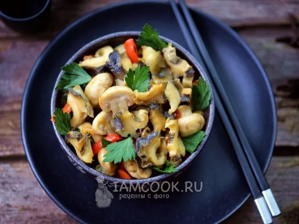 Фото блюда: Салат из рапанов с овощами и грибами