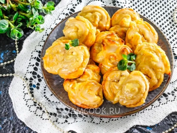 Фото готового блюда: Творожные завитушки в сметанной заливке