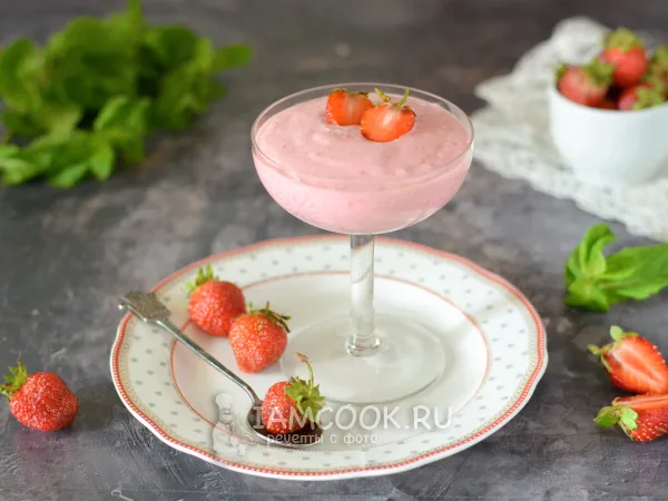 Фото блюда: Творог с клубникой в блендере (со сметаной)