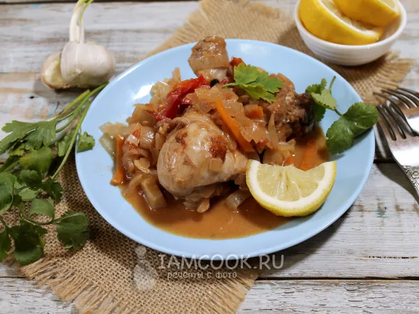 Фото готового блюда: Куриные голени на сковороде в винно-томатном соусе