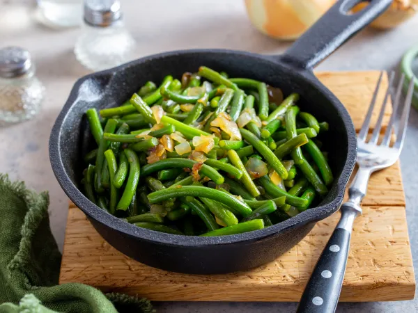 Фото блюда: Жареные стрелки чеснока с луком