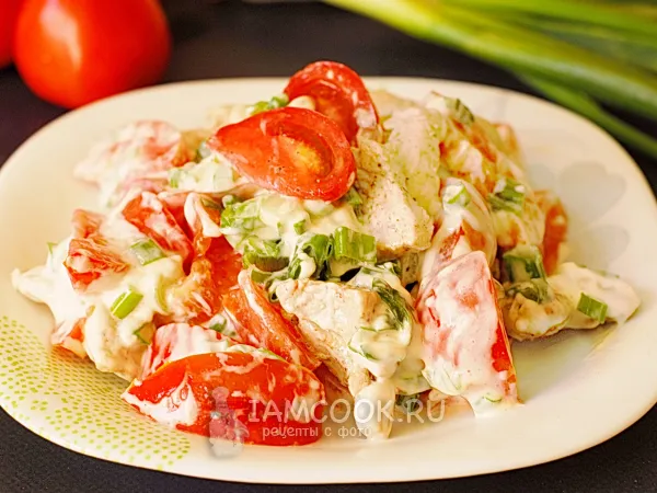 Фото блюда: Салат «Каприз аристократа» из индейки и помидоров