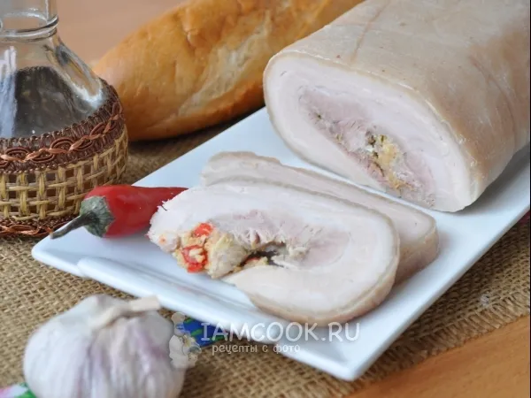 Фото готового блюда: Мясной рулет с чили и чесноком