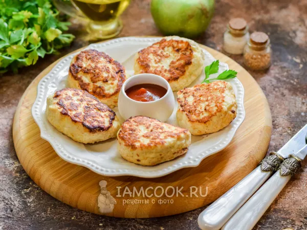 Фото готового блюда: Куриные котлеты с яблоком