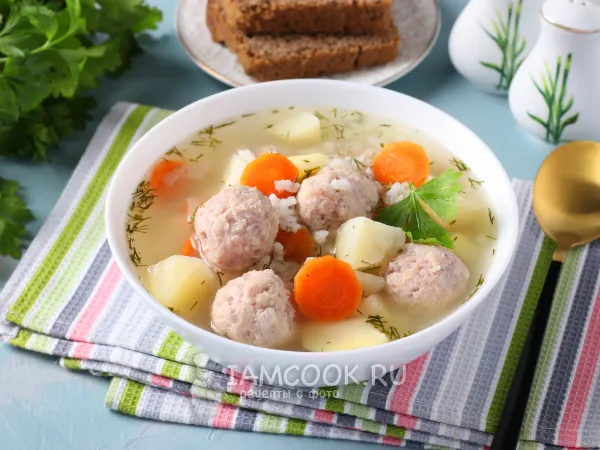 Фото готового блюда: Суп с куриными фрикадельками и рисом