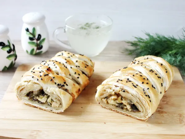 Фото готового блюда: Штрудель с курицей и грибами