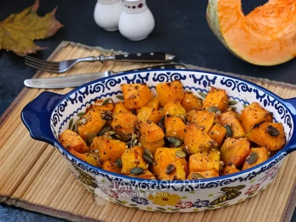 Фото готового блюда: Запечённая тыква с орегано и тыквенными семечками