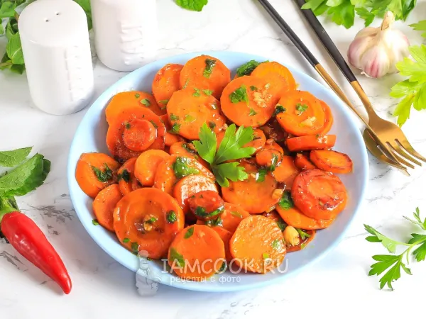 Фото готового блюда: Жареная морковь с чесноком