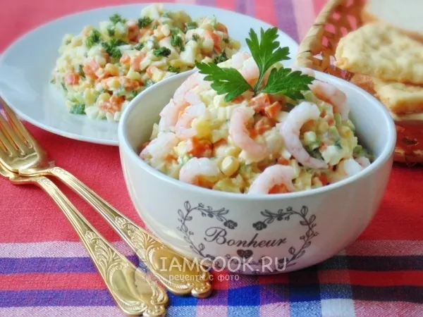 Фото готового блюда: Салат с креветками и картофелем
