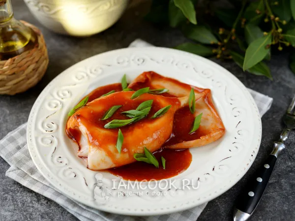 Фото блюда: Жареный кальмар целиком на сковороде