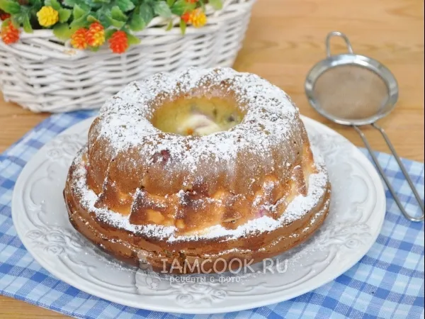 Фото готового блюда: Заливной пирог с творогом