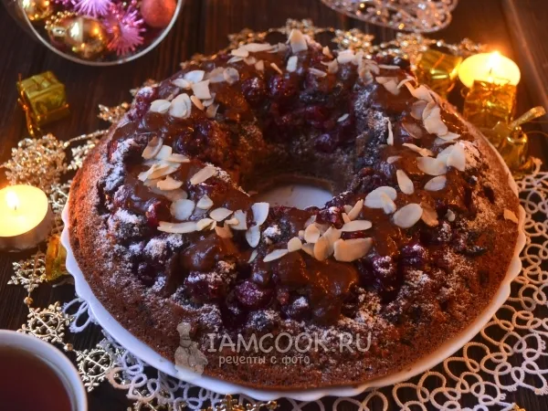 Фото готового блюда: Шоколадный пряный пирог с вишней