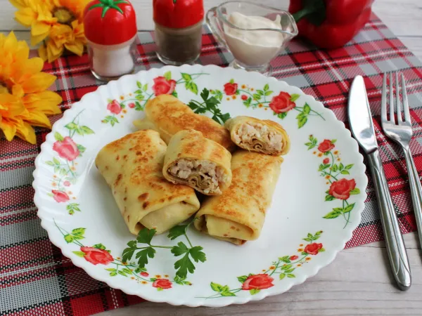 Фото готового блюда: Блины с копченой курицей