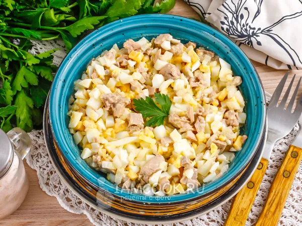 Фото готового блюда: Салат с печенью трески по-мурмански