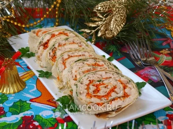 Фото блюда: Рулет из лаваша с курицей, сливочным сыром и морковью по-корейски