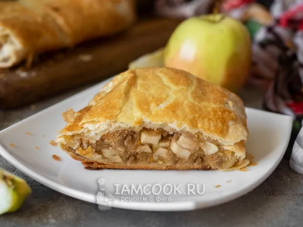 Фото блюда: Классический штрудель из слоеного теста с яблоками