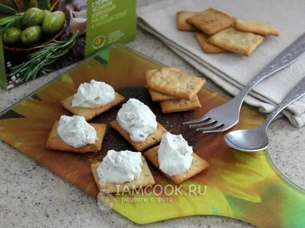 Фото готового блюда: Закуска из творога с огурцами
