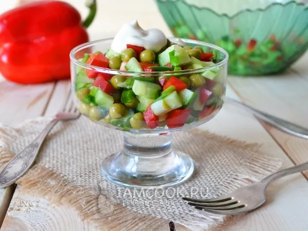 Фото готового блюда: Салат с перцем и огурцом