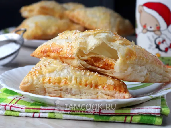 Фото готового блюда: Слойки с курагой