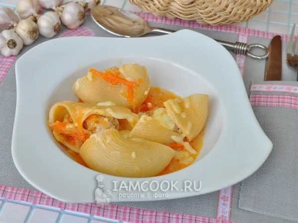 Фото готового блюда: Лумакони фаршированные в овощном соусе