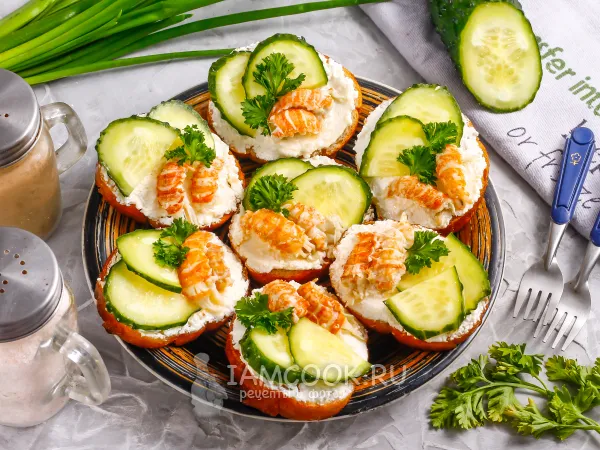 Фото блюда: Канапе с креветками и огурцом