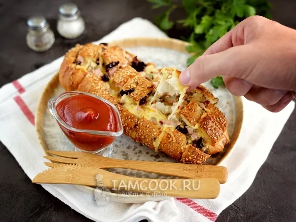 Фото готового блюда: Запеченный фаршированный багет