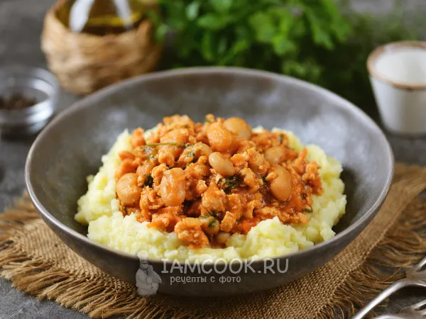 Фото готового блюда: Фасоль с фаршем в томатном соусе