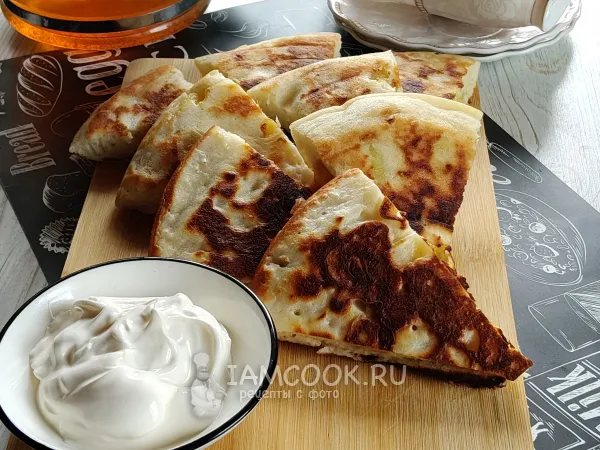 Фото блюда: Заливной пирог с картошкой на сковороде