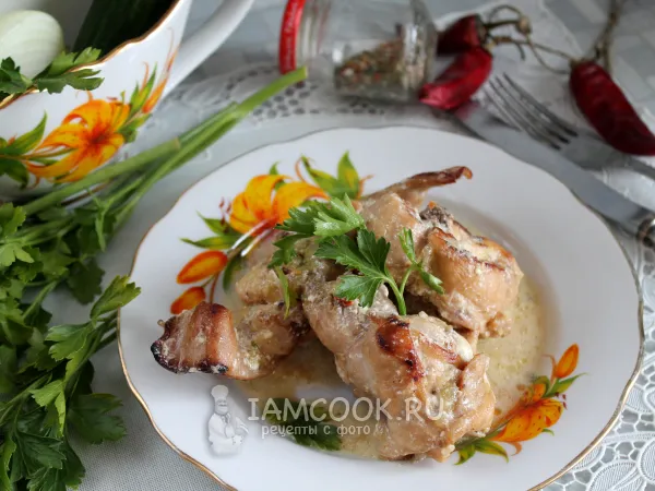 Фото готового блюда: Тушеный кролик в сметане в казане