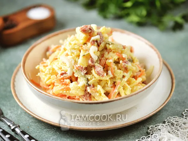 Фото готового блюда: Салат «Охотничий» с корейской морковью