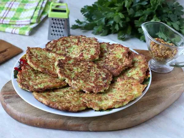 Фото блюда: Оладьи из кабачков с крабовыми палочками