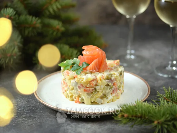 Фото готового блюда: Оливье с семгой слабосоленой