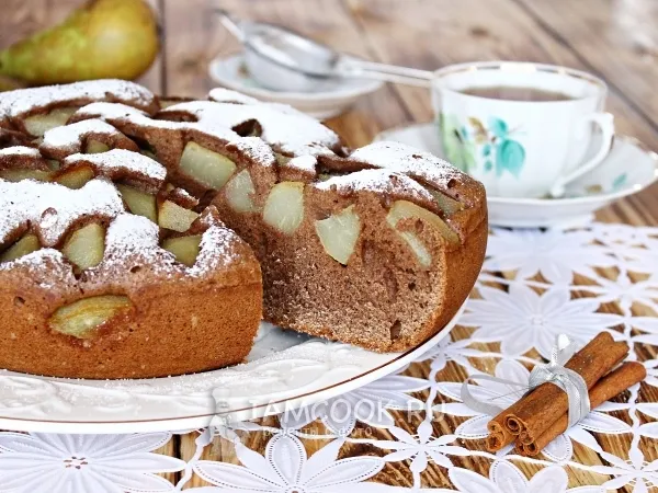 Фото готового блюда: Шоколадная шарлотка с грушами в мультиварке