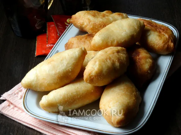 Фото готового блюда: Жареные пирожки с рыбой