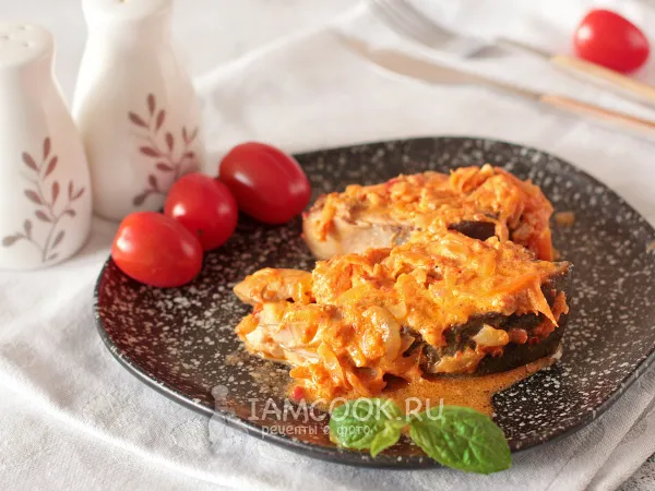 Фото блюда: Стейки горбуши в сметанном соусе (с айваром) на сковороде