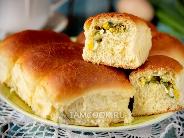 Фото готового блюда: Пирожки с яйцом и зеленым луком