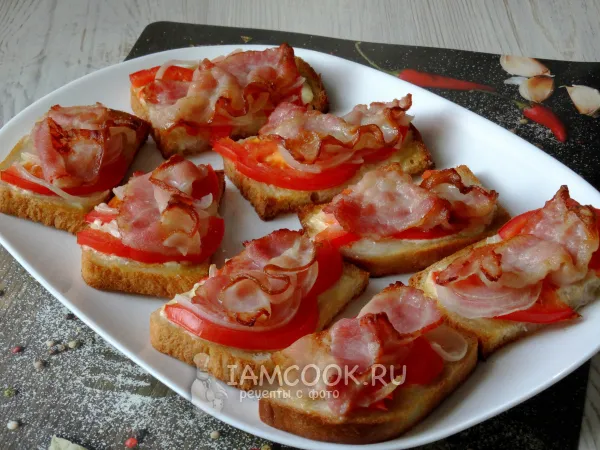 Фото готового блюда: Горячие бутерброды с беконом