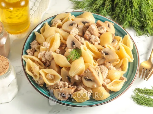 Фото блюда: Макароны с фаршем и грибами на сковороде