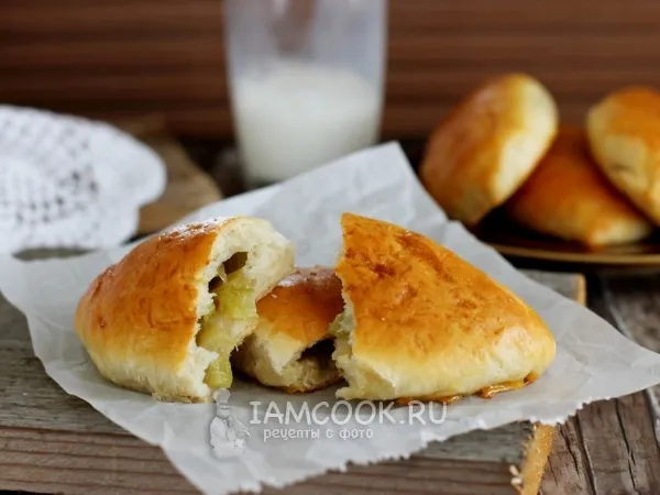 Фото готового блюда: Пирожки с ревенем