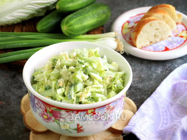 Фото готового блюда: Салат из пекинской капусты с яйцом и огурцом