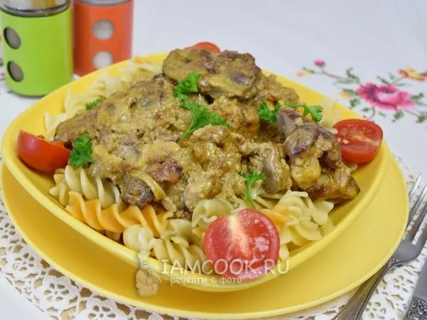 Фото блюда: Печень куриная, жареная с луком в сметане