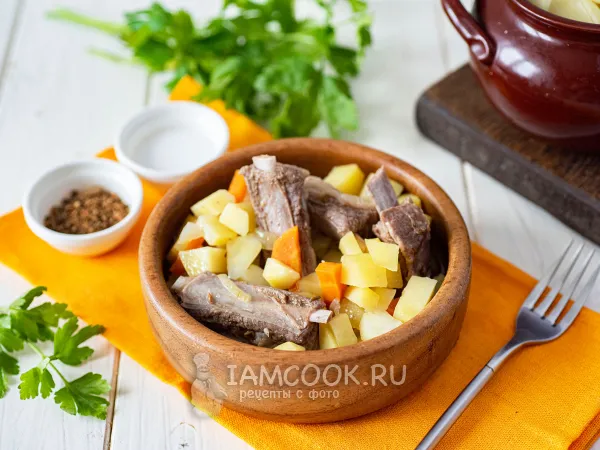 Фото готового блюда: Бараньи ребрышки в горшочке в духовке (с картошкой)